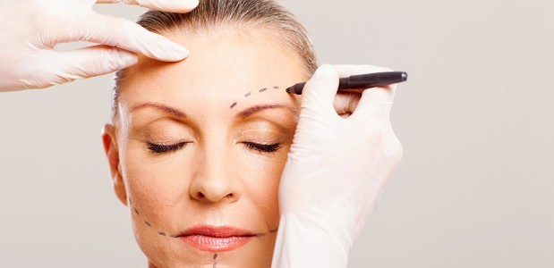 Konturowanie twarzy – poznaj propozycje specjalistów z kliniki Dr Szczyt
